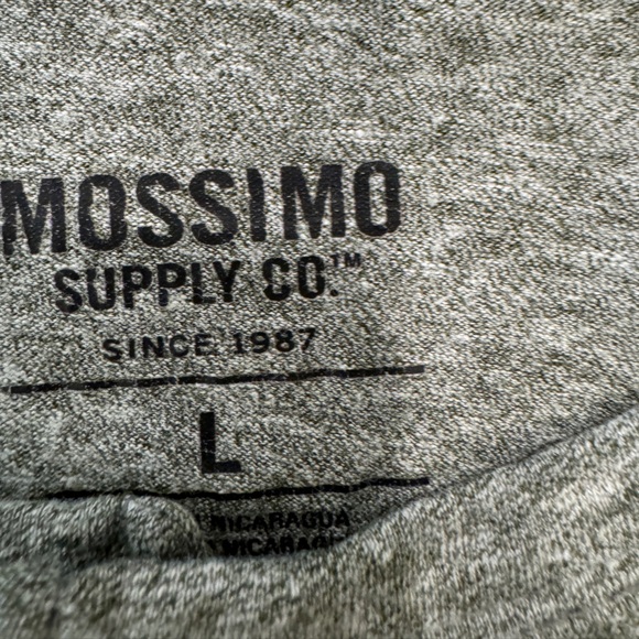 Mossimo Target Men’s short sleeve shirt with buttons and pocket size large - Picture 3 of 4